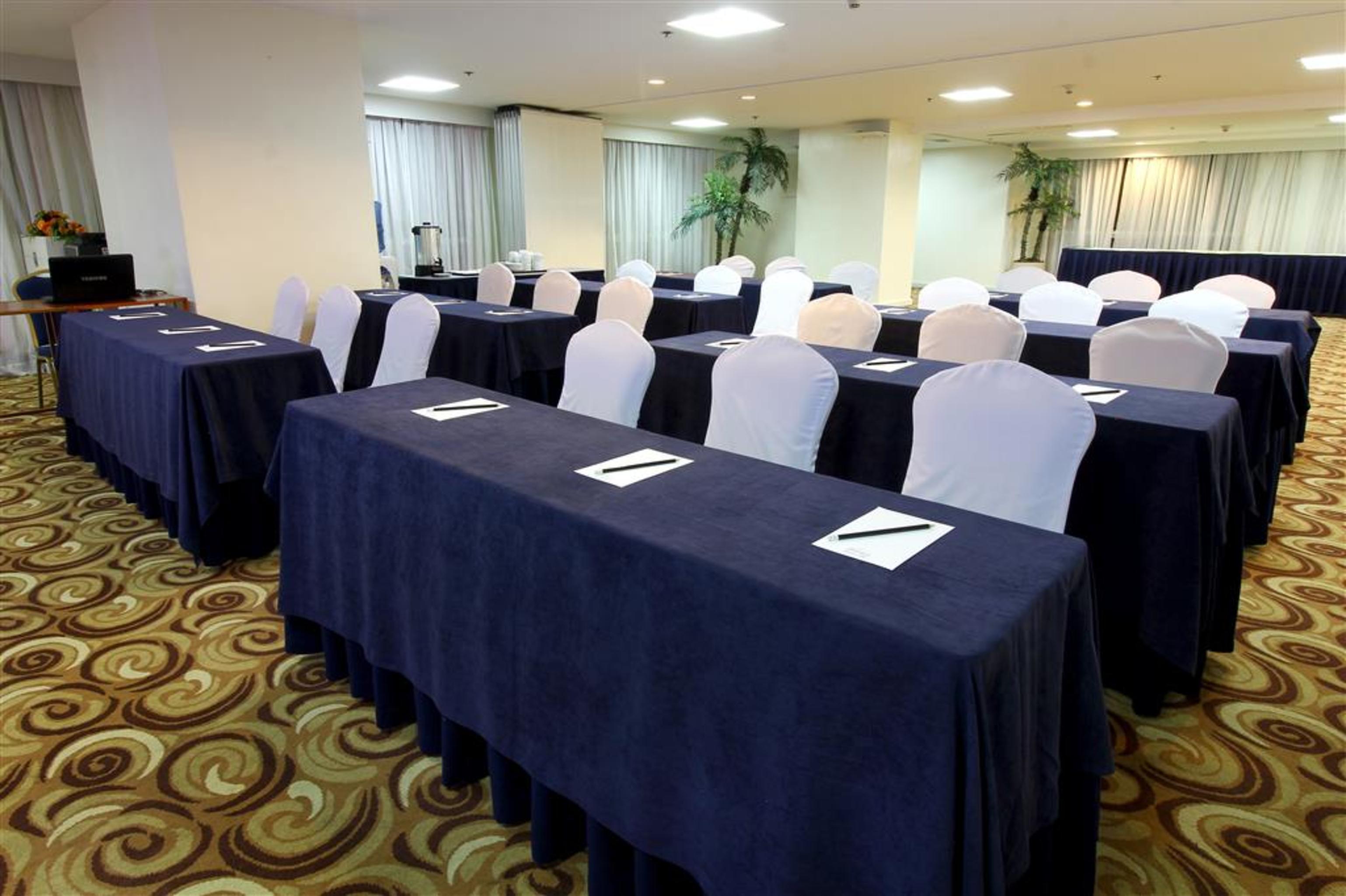 Oxford Suites Makati Makati City Dış mekan fotoğraf