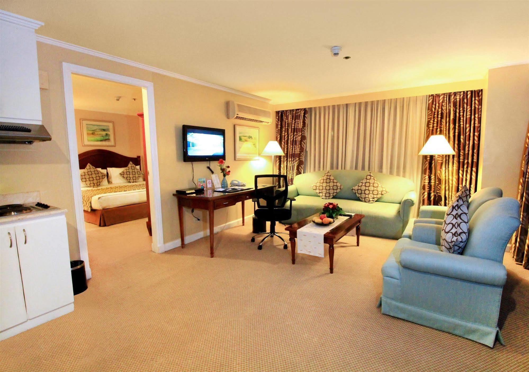 Oxford Suites Makati Makati City Dış mekan fotoğraf