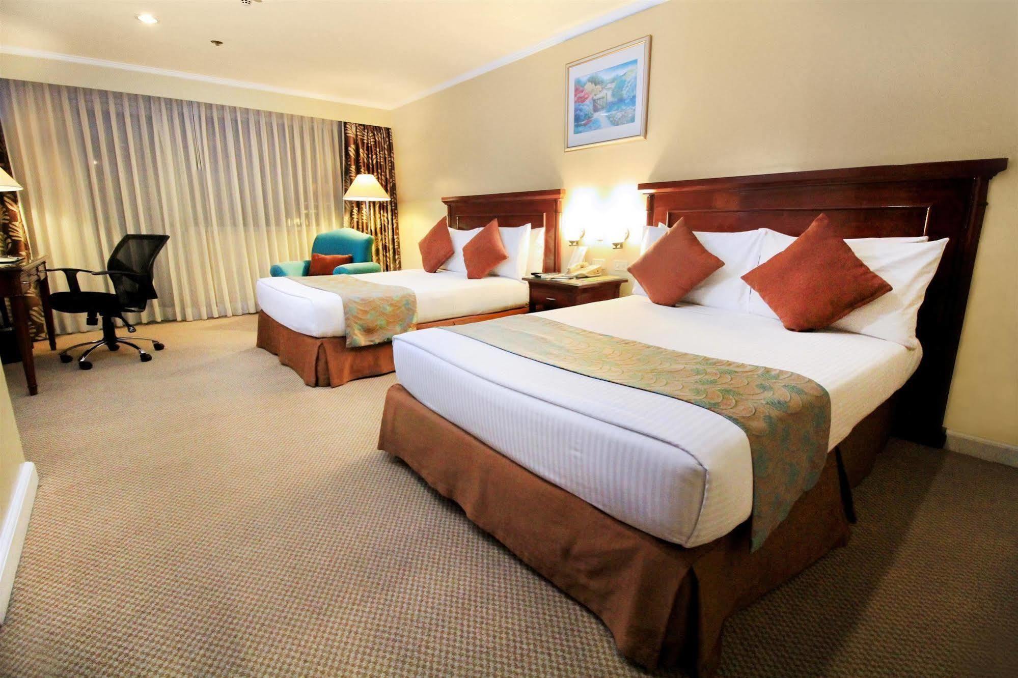 Oxford Suites Makati Makati City Dış mekan fotoğraf