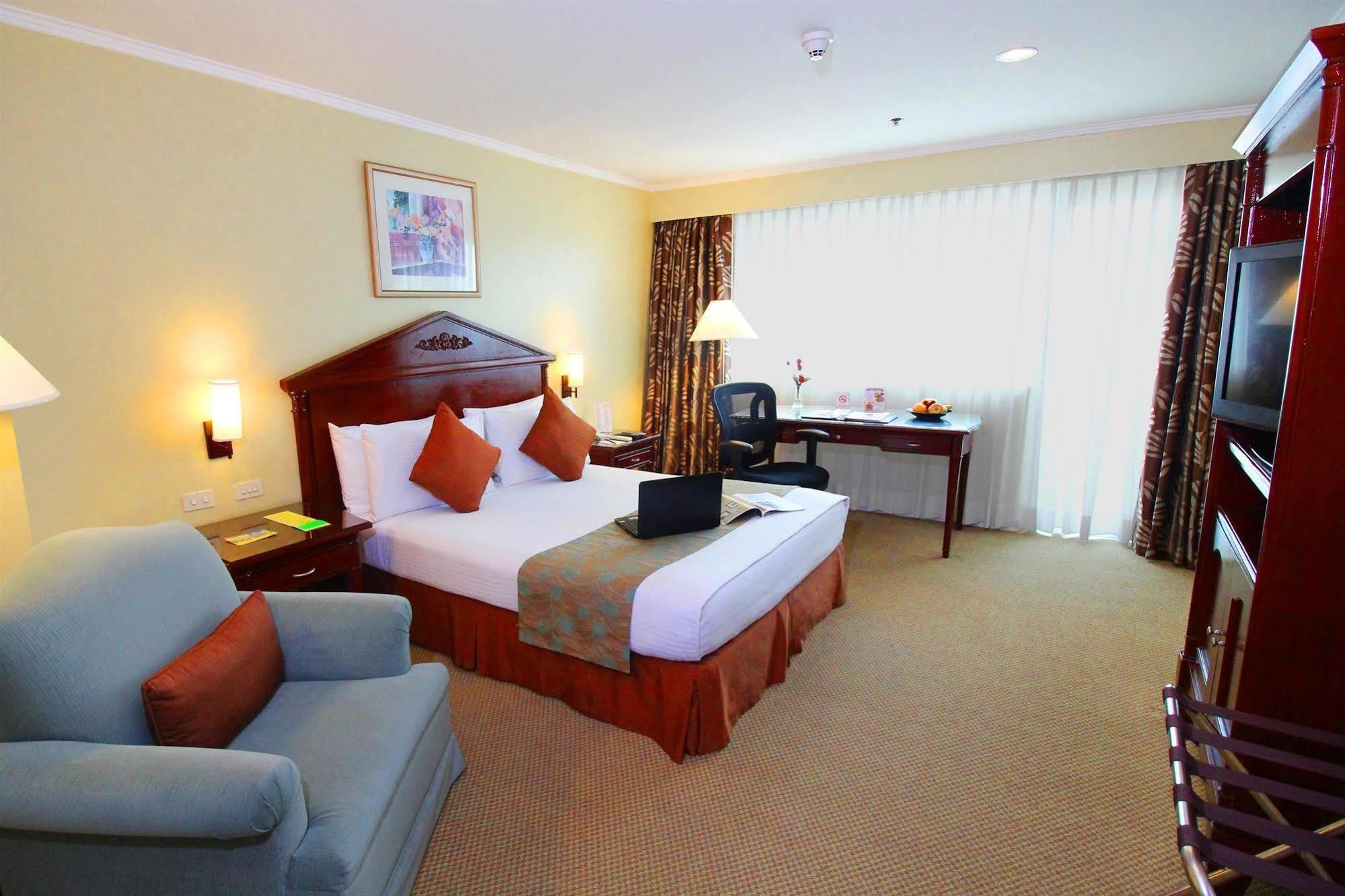 Oxford Suites Makati Makati City Dış mekan fotoğraf
