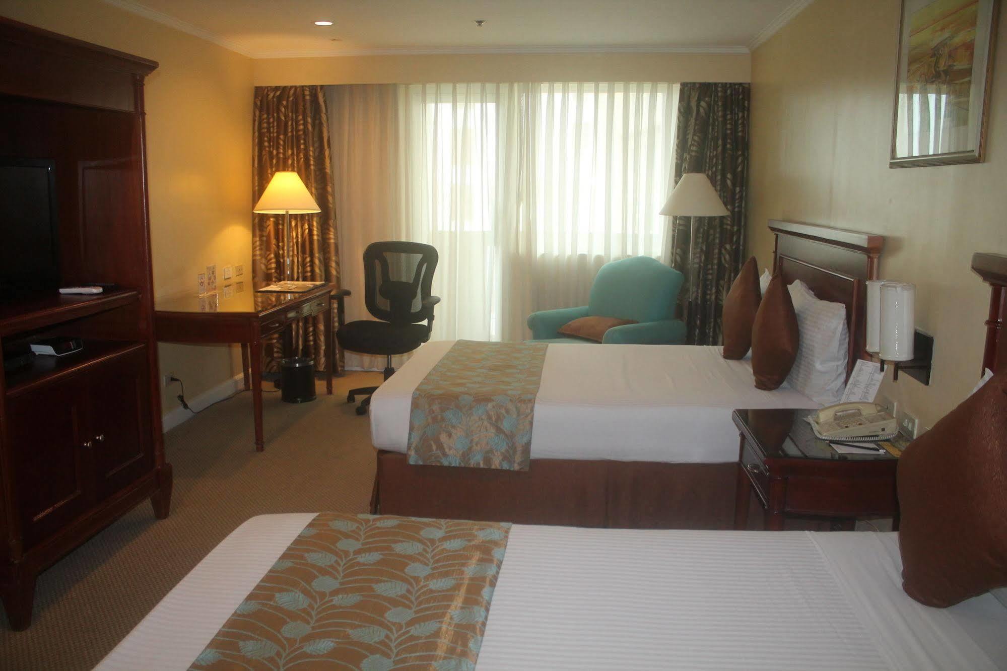 Oxford Suites Makati Makati City Dış mekan fotoğraf