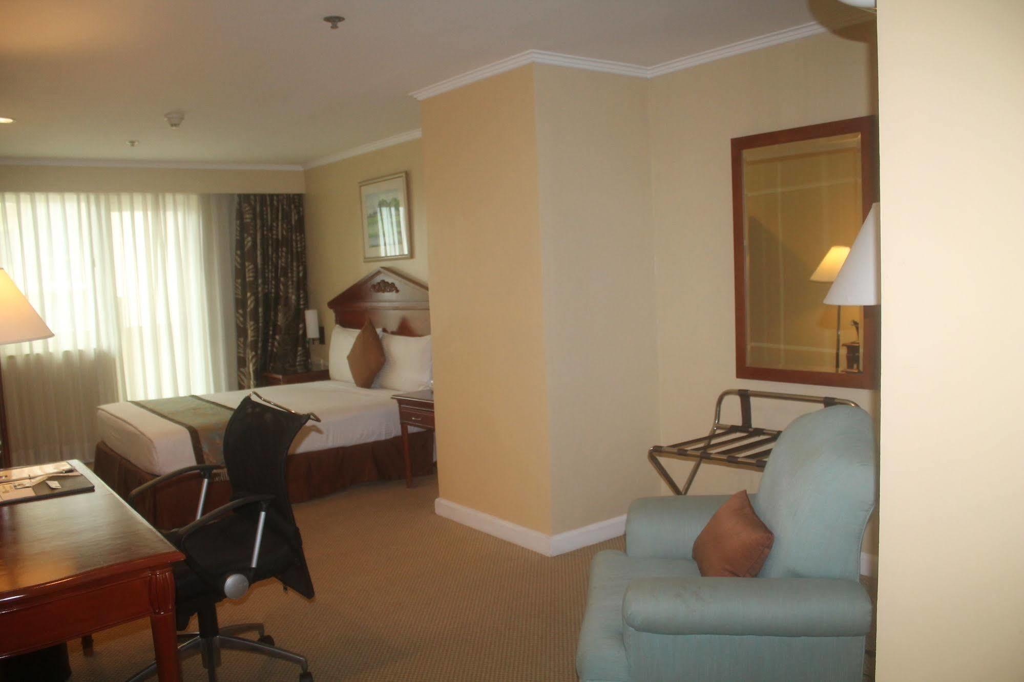 Oxford Suites Makati Makati City Dış mekan fotoğraf