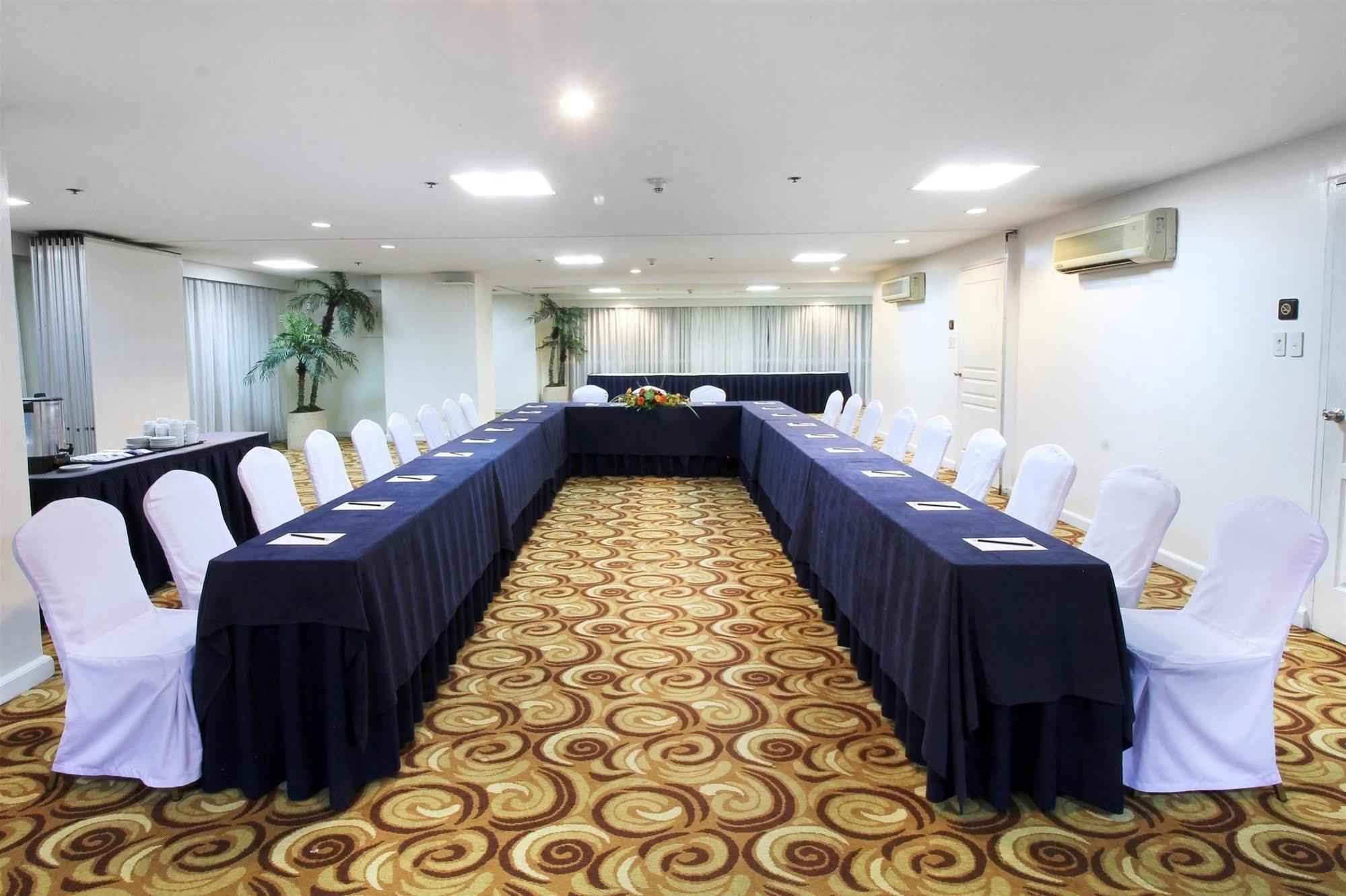 Oxford Suites Makati Makati City Dış mekan fotoğraf